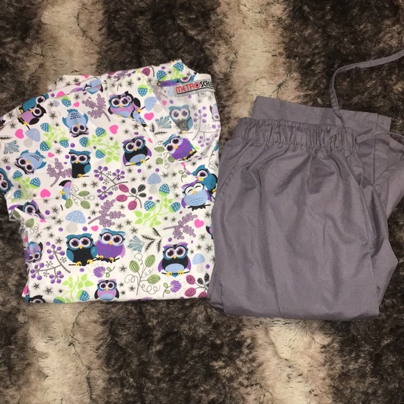 Lightly used scrubs - Picture 1 of 7